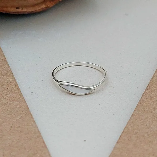 Studio Jewellery Rings-Wave White Shell Silver Ring